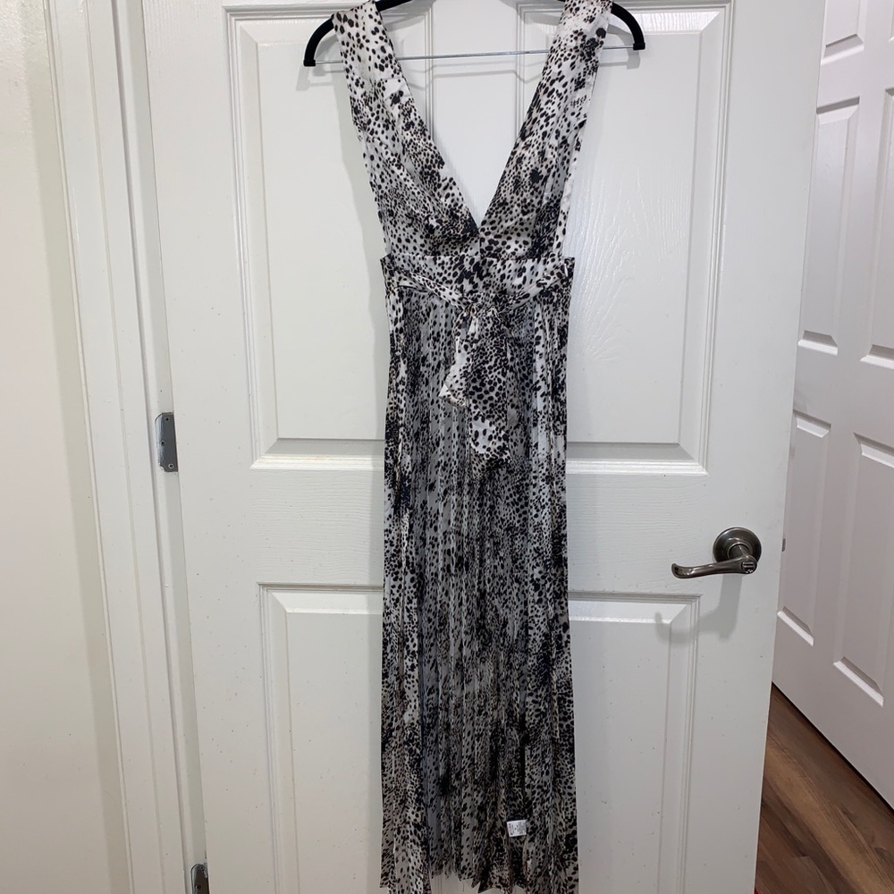 NWT Lulu’s x Lush Midi Dress - Picture 3 of 6